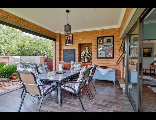 3 BEDROOM TOWNHOUSE FOR SALE IN RETIRE AT MIDSTREAM